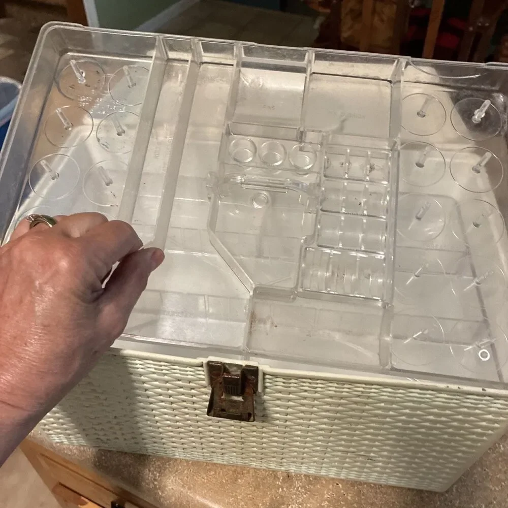 Vintage Wilson Mfg.Sewing Box w/2 Trays Wil-hold 14